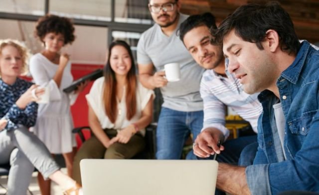 8 Langkah Mudah Mencoba Bisnis Buat Para Milenial. Pahami, Biar Nggak Gagal! 4 sharing benefit