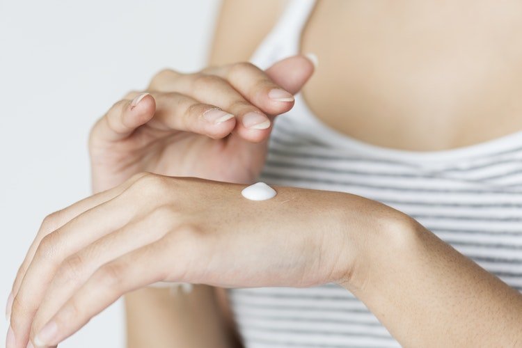 Terbebas dari Masalah Kulit Kering dan Jerawat dengan Aloe Vera Gel Buatan Lokal. Coba Ah ~