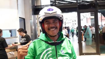 Inilah Sosok Driver Ojek Online Pertama Bernomor 001. Banyak Cerita Menarik di Balik Perjuangannya