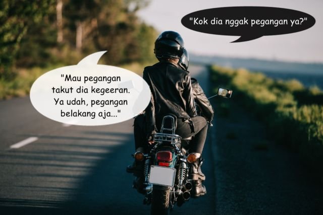 6 Perbandingan Pikiran Cowok dan Cewek Kalau Lagi Naik Motor Bareng