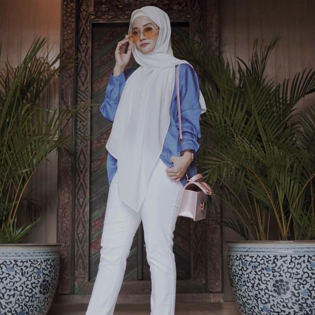 10 Gaya @lindakayhz Bisa Ditiru Buat Hijaber. Sudah 'Emak-Emak' Tapi Cara Berpakaian Tetap Anak Muda 25 10 Gaya @lindakayhz Bisa Ditiru Buat Hijaber. Sudah 'Emak-Emak' Tapi Cara Berpakaian Tetap Anak Muda