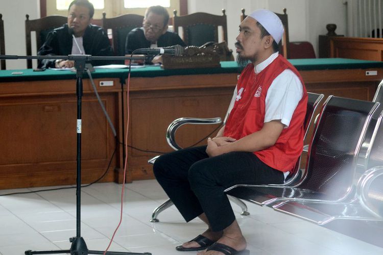 Bos Abu Tours yang Menipu 86 Ribu Jemaah Umroh Divonis Penjara 20 Tahun. Layak Nggak Sih?