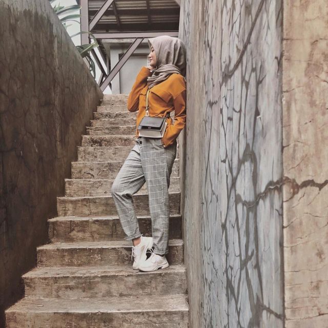 10 Gaya @lindakayhz Bisa Ditiru Buat Hijaber. Sudah 'Emak-Emak' Tapi Cara Berpakaian Tetap Anak Muda 23 10 Gaya @lindakayhz Bisa Ditiru Buat Hijaber. Sudah 'Emak-Emak' Tapi Cara Berpakaian Tetap Anak Muda
