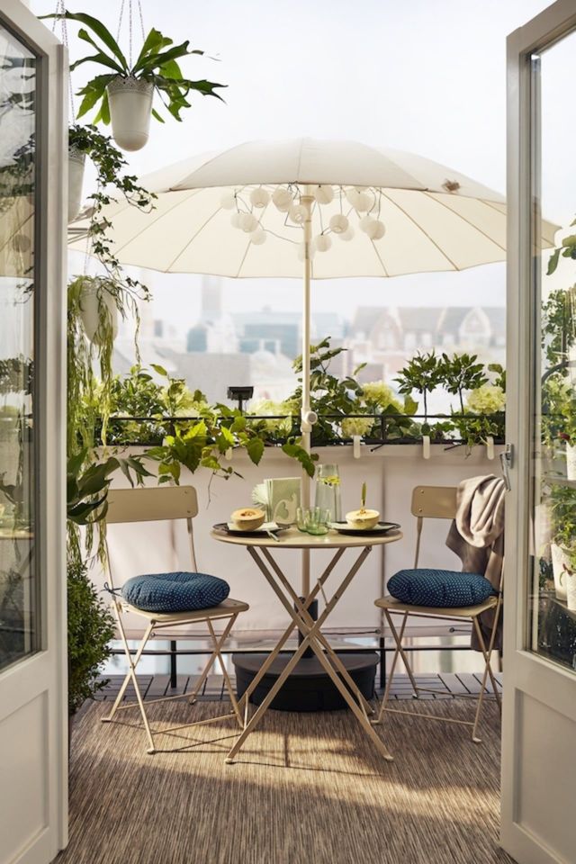 11 Penataan Balkon Rumah Minimalis yang Nyaman buat Leyeh-leyeh Cantik