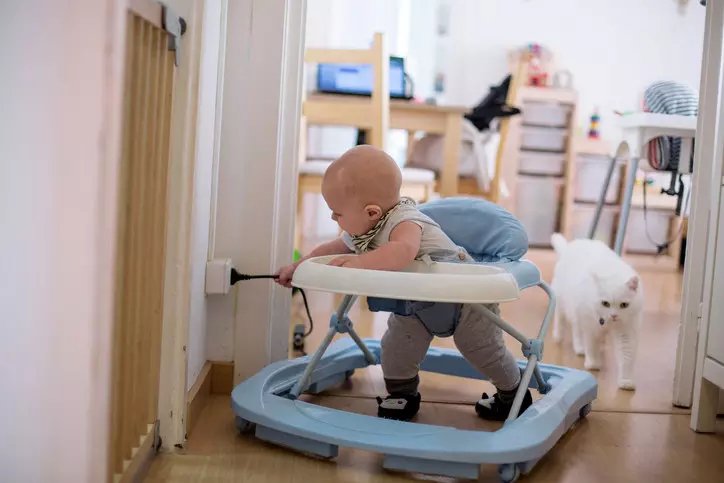 Beginilah Cara Menggunakan Baby Walker yang Benar. Umumnya Cidera Karena Salah Penggunaan, Bukan Alatnya