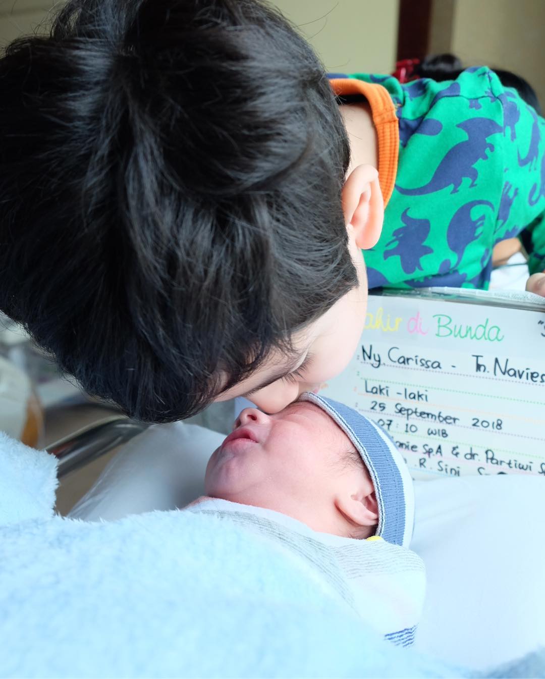 Beruntungnya Carissa Puteri Punya 2 Anak Cowok yang Ganteng Semua. Calon Imam Masa Depan! 30 Beruntungnya Carissa Puteri Punya 2 Anak Cowok yang Ganteng Semua. Calon Imam Masa Depan!