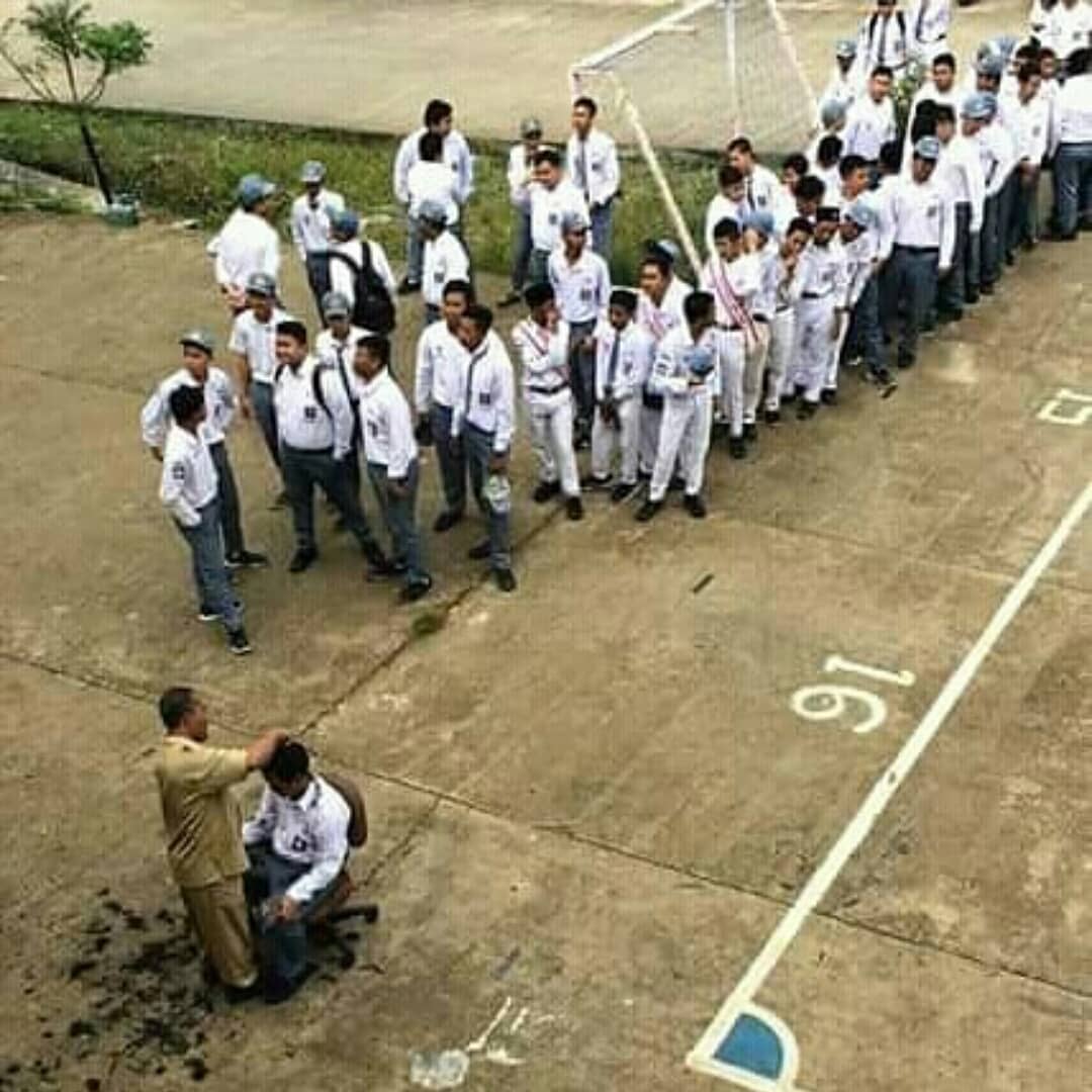 16 Adegan Absurd yang Hanya Ditemui di Kelas. Jadi Teringat Masa Nakal-Nakal Pas Masih Sekolah nih!