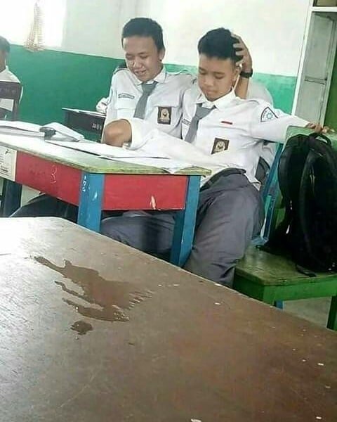 16 Adegan Absurd yang Hanya Ditemui di Kelas. Jadi Teringat Masa Nakal-Nakal Pas Masih Sekolah nih!