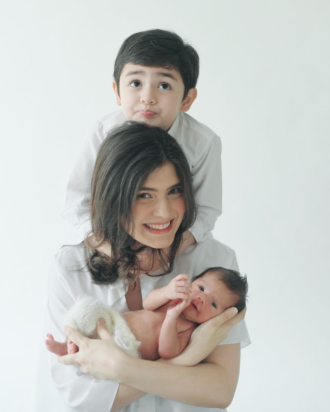 Beruntungnya Carissa Puteri Punya 2 Anak Cowok yang Ganteng Semua. Calon Imam Masa Depan! 32 Beruntungnya Carissa Puteri Punya 2 Anak Cowok yang Ganteng Semua. Calon Imam Masa Depan!