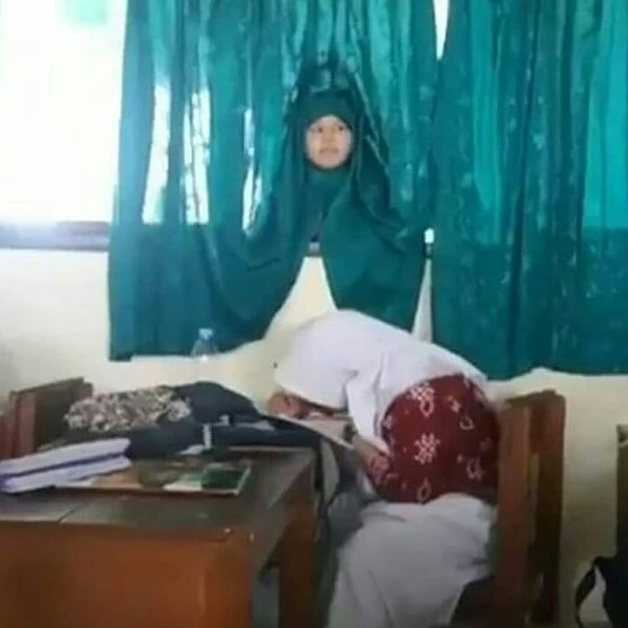 16 Adegan Absurd yang Hanya Ditemui di Kelas. Jadi Teringat Masa Nakal-Nakal Pas Masih Sekolah nih!