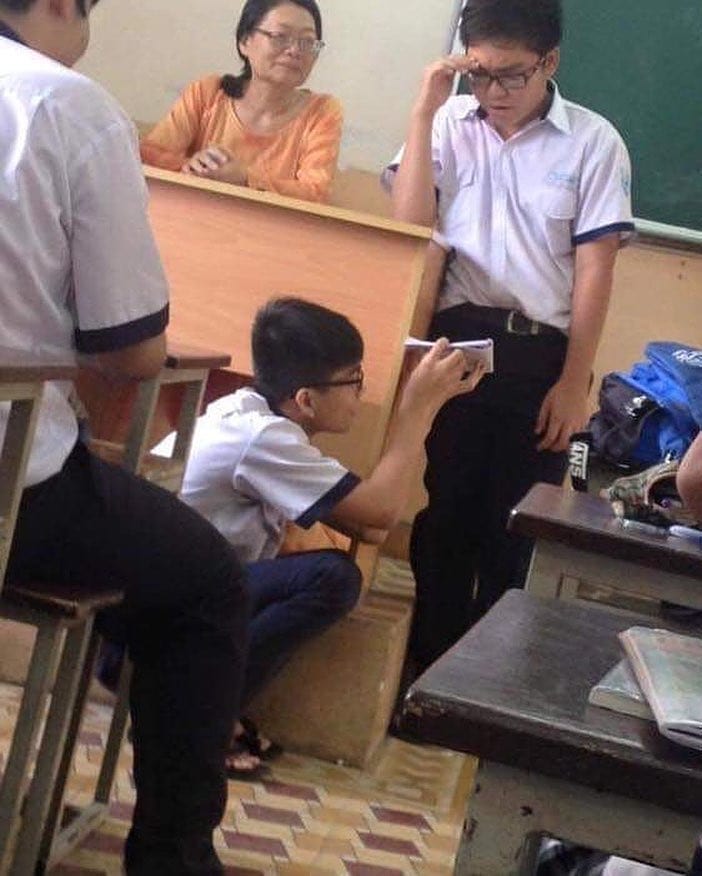 16 Adegan Absurd yang Hanya Ditemui di Kelas. Jadi Teringat Masa Nakal-Nakal Pas Masih Sekolah nih!
