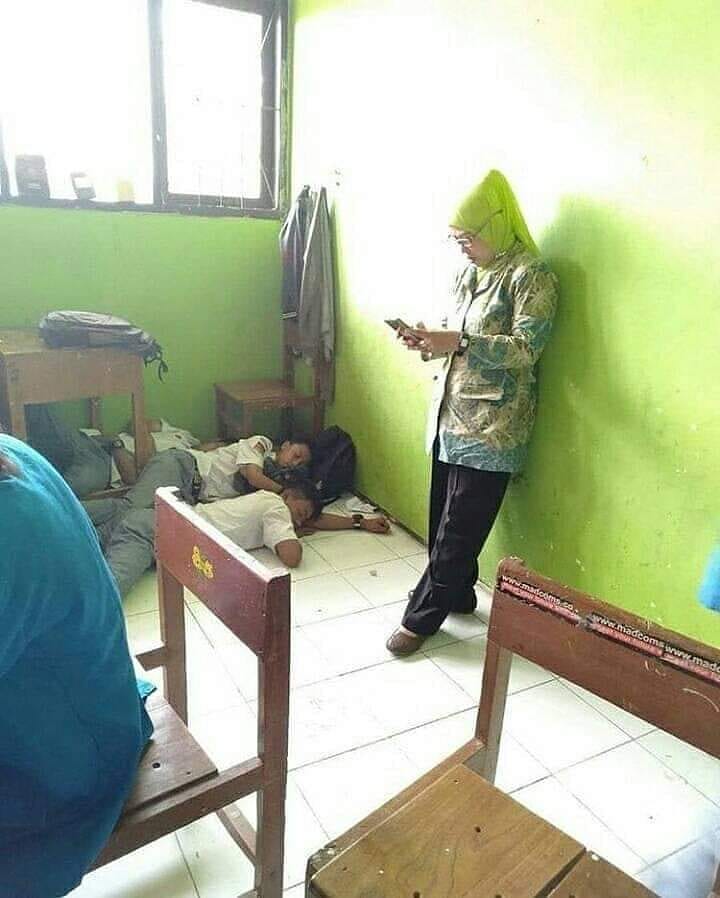 16 Adegan Absurd yang Hanya Ditemui di Kelas. Jadi Teringat Masa Nakal-Nakal Pas Masih Sekolah nih!