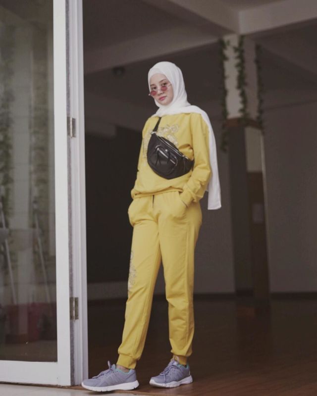 10 Gaya @lindakayhz Bisa Ditiru Buat Hijaber. Sudah 'Emak-Emak' Tapi Cara Berpakaian Tetap Anak Muda 24 10 Gaya @lindakayhz Bisa Ditiru Buat Hijaber. Sudah 'Emak-Emak' Tapi Cara Berpakaian Tetap Anak Muda