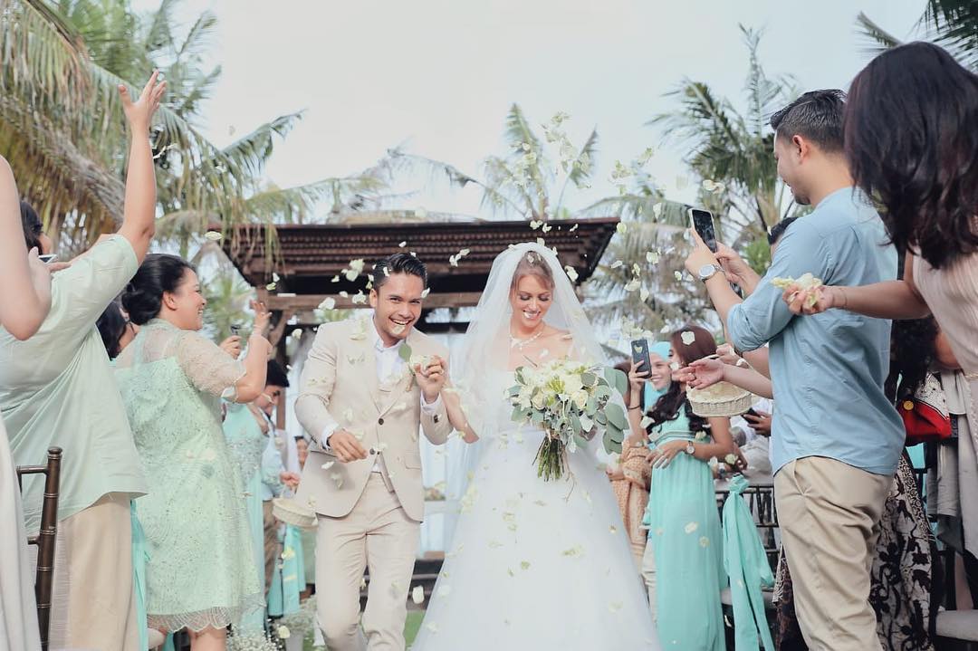 Resmi Menikah, Begini Momen Sukacita Randy Pangalila dan Chelsey Frank. Nggak Perlu Nunggu Lama!