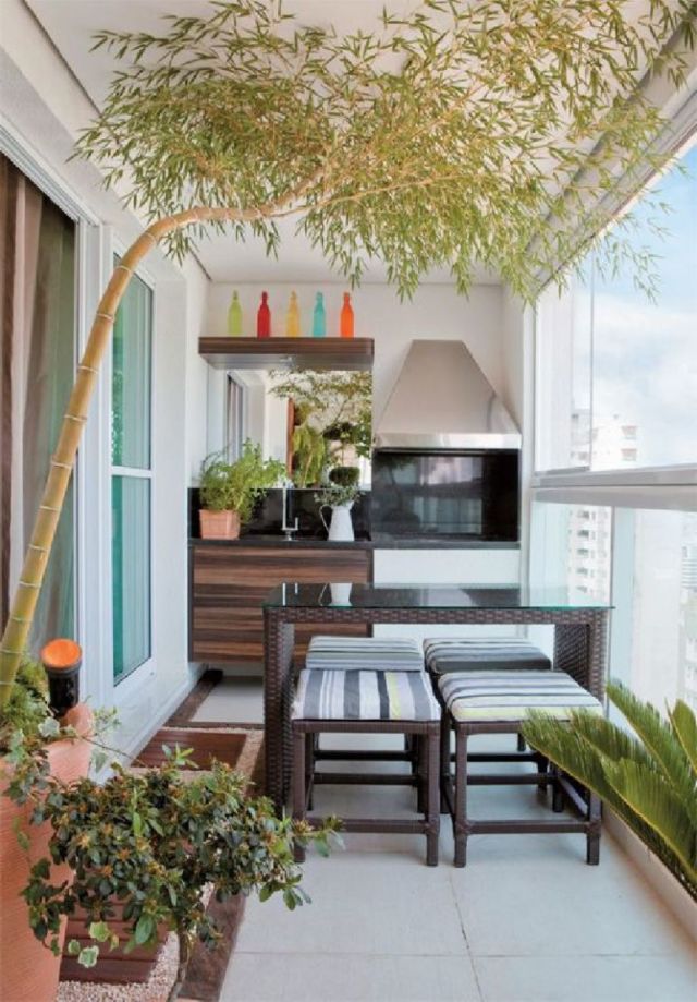 11 Penataan Balkon Rumah Minimalis yang Nyaman buat Leyeh-leyeh Cantik