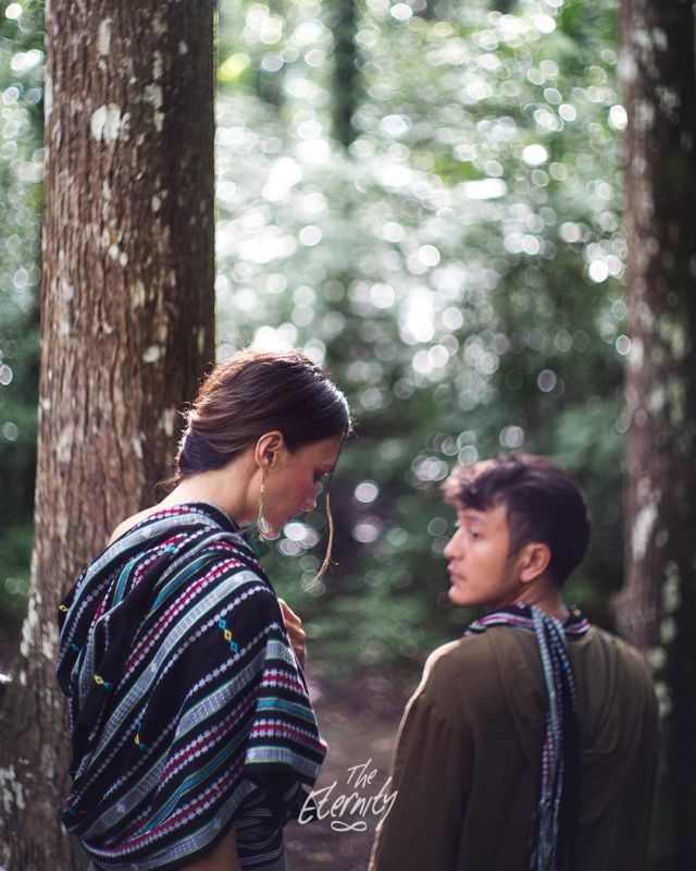 10 Foto Prewedding di Hutan dengan Tema yang Unik. Nggak Kalah Sama Ammar Zoni dan Irish Bella!