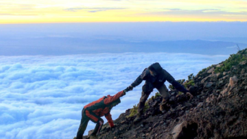 Kisah Tragis Anak Pesantren yang Hilang Sebulan di Gunung Slamet. Pas Ditemuin Tinggal Kerangka!