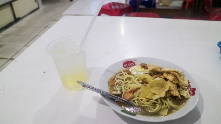 Mie Atep, Kuliner Lezat yang Wajib Kamu Icip Saat ke Belitung. Kuahnya Kental, Rasanya Maknyuss!