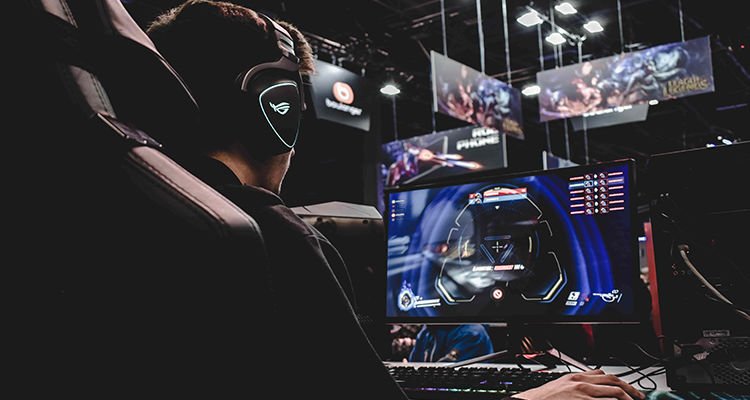 5 Fakta Ini Akan Kalian Temukan Jika Punya Pacar Seorang Gamers