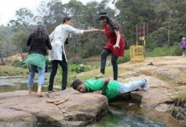 Dari Fotonya Sudah Jelas, Kadar Cinta 15 Orang ini Masuk Kategori Kebangetan. Sampe Segitunya sih~