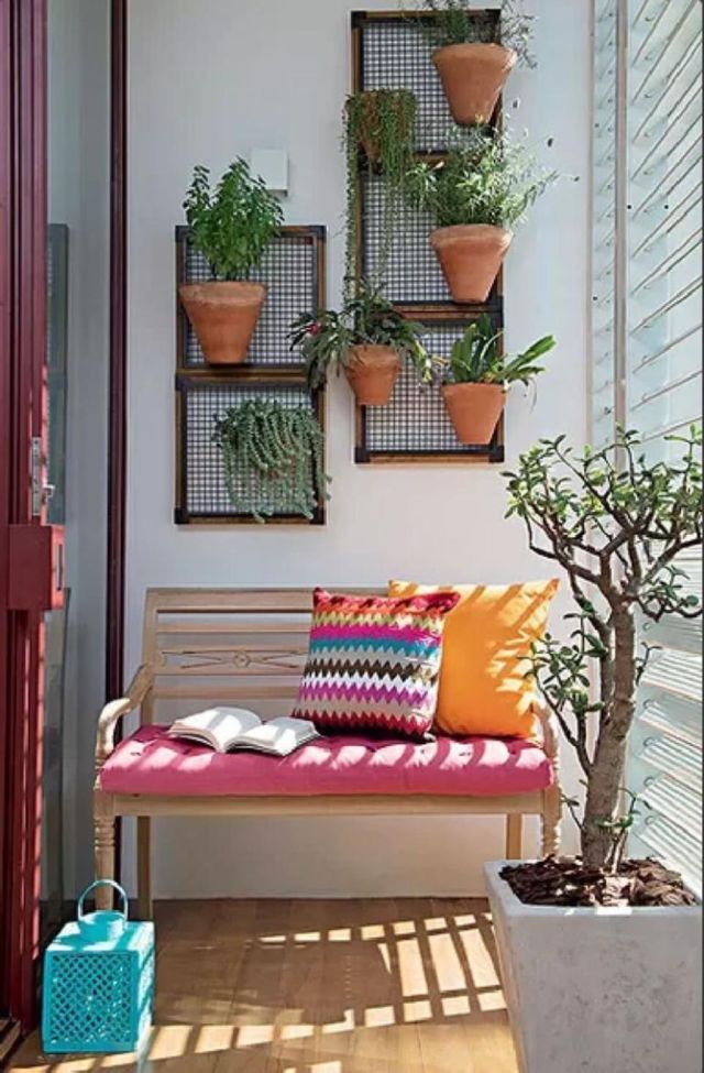 11 Penataan Balkon Rumah Minimalis yang Nyaman buat Leyeh-leyeh Cantik