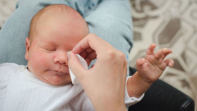 6 Langkah Aman Memandikan Bayi Baru Lahir Buat Mama Newbie. Tanpa Drama, Kamu Pasti Bisa!