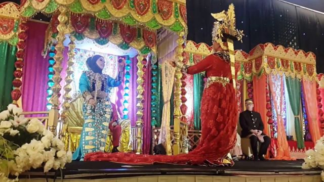 Makna Sakral di Balik Tarian Pengantin dalam 6 Pernikahan Adat Indonesia. Sudah Tahu?