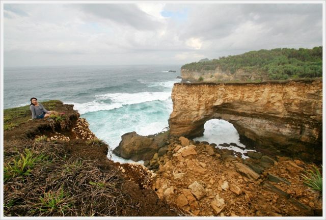 Rekomendasi 9 Pantai yang Hits dan Instagramable di Pacitan. Ada yang Mirip dengan Raja Ampat Lho!