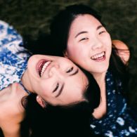 7 Keseruan yang Bakal Dirasakan, Kalau Punya Saudara Perempuan yang Usianya Deketan