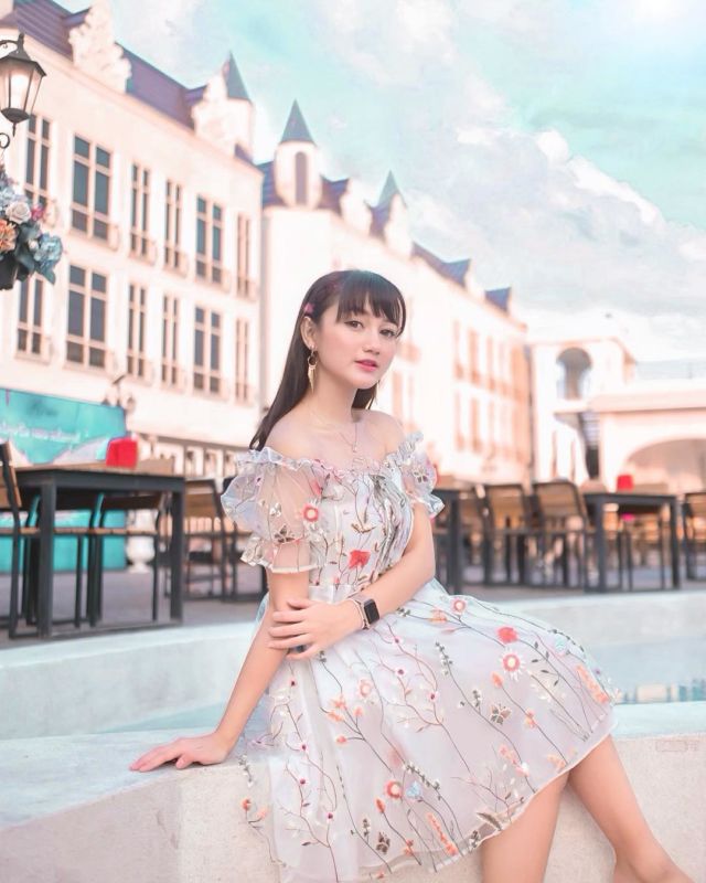 10 Ide Atasan Off Shoulder ala Selebgram yang Kecenya Kebangetan. Bikin Wajah Jadi Lebih Tirus Lo~