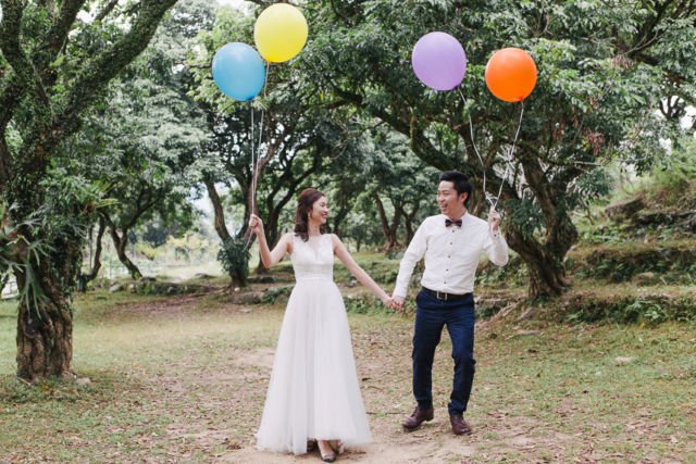 8 Properti ini Bisa Bikin Sesi Foto Prewedding Lebih Luwes. Nggak Biasa Berpose Pun Jadi Kelihatan Pantes