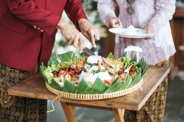 9 Tahap Prosesi Hajatan Sebelum Pernikahan Adat Jawa Dilaksanakan. Kaya Makna Mendalam!