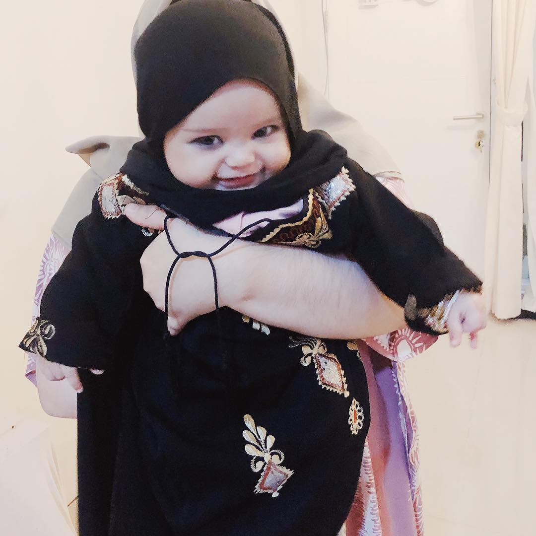 Deretan Foto Shireen, Putri Selebgram Hamidah yang 11-12 Sama Boneka. Duh, Cinta!