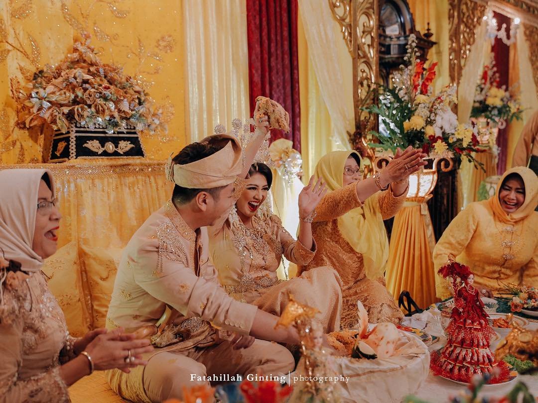 11 Potret Kebahagiaan Ariska Putri Pertiwi, dari Lamaran Hingga Resmi Jadi Istri Orang. Bahagia deh Liatnya!
