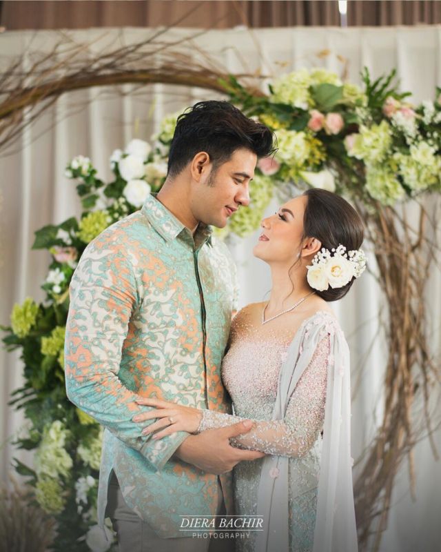 7 Potret Kecantikan Irish Bella Saat Dilamar oleh Ammar Zoni. Pesonanya Paripurna! 18 7 Potret Kecantikan Irish Bella Saat Dilamar oleh Ammar Zoni. Pesonanya Paripurna!