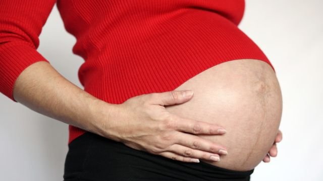 4 Fakta di Balik Linea Nigra, Garis Hitam yang di Perut Para Ibu Hamil. Normal Nggak Ya?