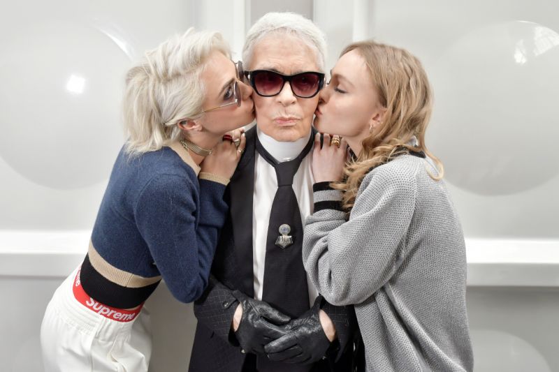 Legenda Dunia Mode, Karl Lagerfeld Tutup Usia. 9+ Karya Fesyen Ikoniknya Ini Pasti Akan Dikenang Sepanjang Masa