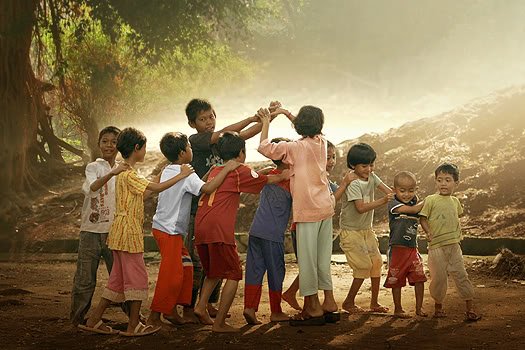 Anak bermain Permainan Tradisional Ular naga