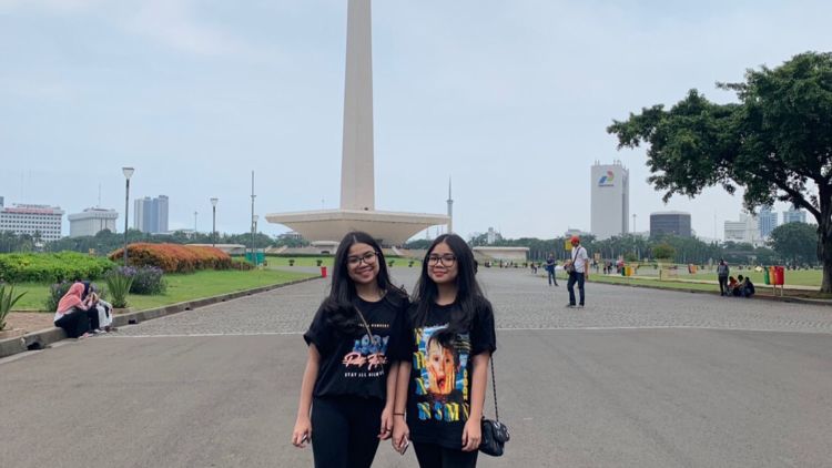 Berkenalan dengan Dua Monumen Kebanggaan Indonesia Sembari Ditemani Rintik Hujan