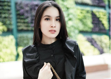 Menikah di Atas Usia 30 Tahun, 3 Artis ini Nggak Minder Sama Sekali. Justru Bangga dan Bahagia!