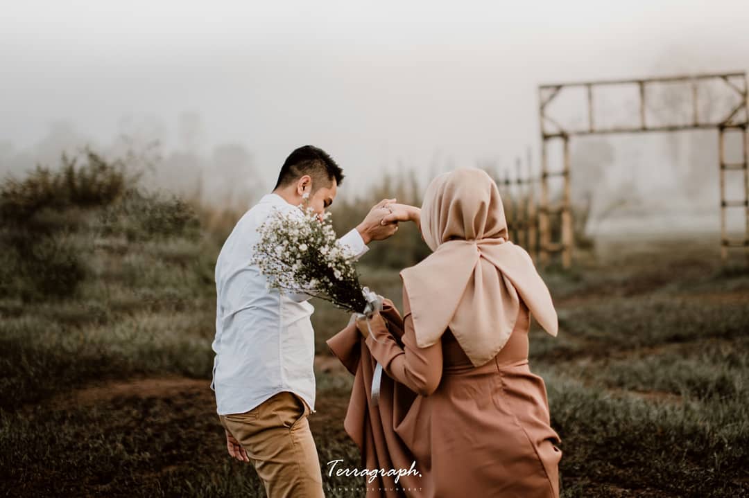 Pacaran Bertahun-Tahun Tak Menjamin Kita Berjodoh, Aku Tetaplah Datang sebagai Tamu Undangan