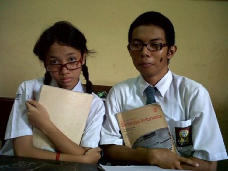 10 Tipe Teman 'Terjahanam' Semasa Sekolah. Ngeselin, Tapi Pas Udah Pisah Ngangenin!