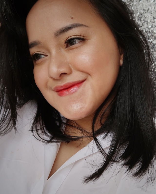 Glass skin make-up ala beauty vlogger Indonesia