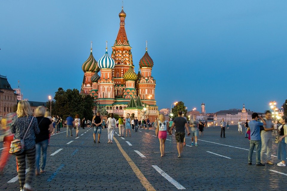 Melintasi Jalanan Bersalju di Moscow Red Square