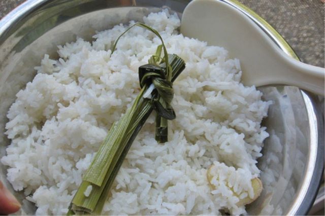 Masak Nasi + 7 Bahan ini Bikin Aromanya Makin Nikmat. Selera Makan Jadi Makin Meningkat