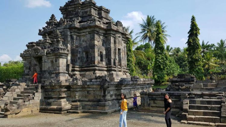 Menggali Sejarah Candi Ngawen; Candi Buddha yang Letaknya di Sebuah Komplek Perumahan