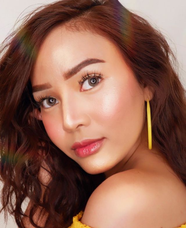 Glass skin make-up ala beauty vlogger Indonesia