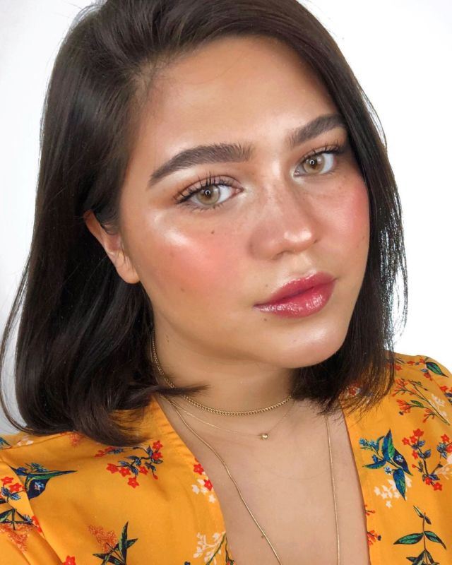 Glass skin make-up ala beauty vlogger Indonesia
