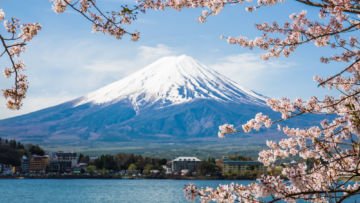11 Spot Terbaik untuk Melihat Gunung Fuji di Jepang. Dari Kaki Gunung Hingga di Balik Kaca Jendela!