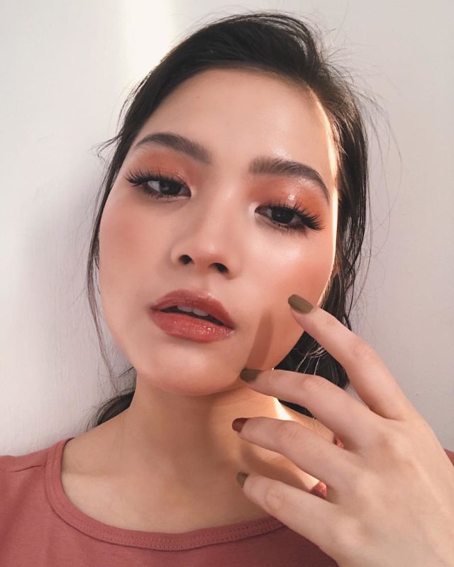 Glass skin make-up ala beauty vlogger Indonesia